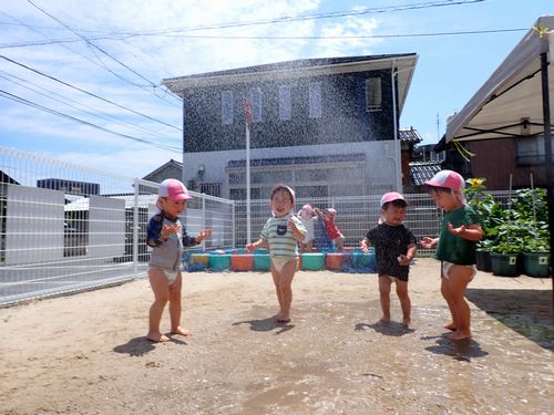 (うさぎ)どろんこあそびたのしいね♪